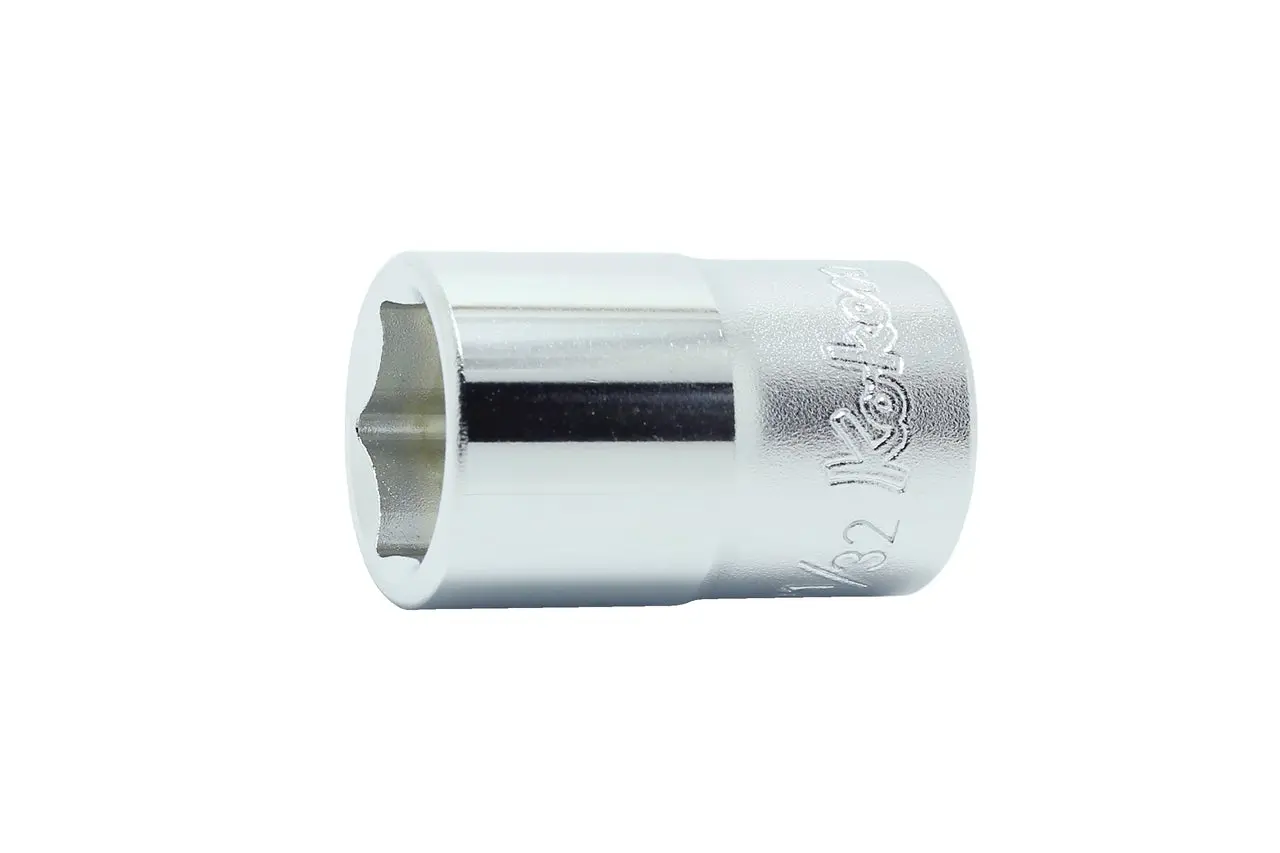 1/2 Sq. Dr. Chrome SAE 6 Point Socket 1"